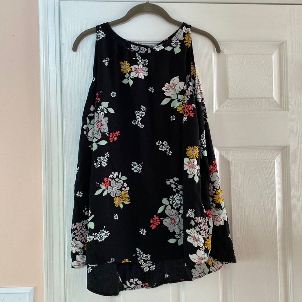 👚 2x old navy floral tank